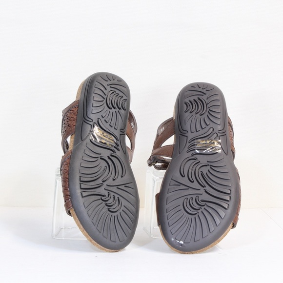 Easy Street Brown Trek Perforated Slingback Sandals NWOT - Picture 8 of 8